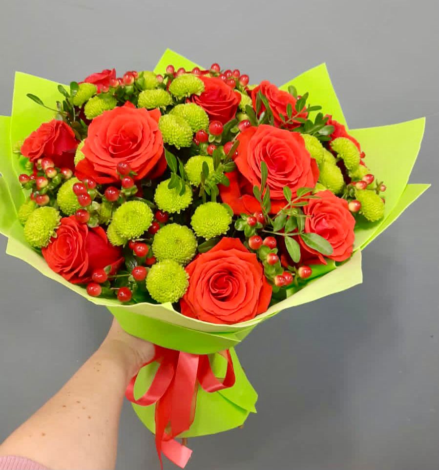 Букет цветов из: Хризантемы и Розы в Шаховской