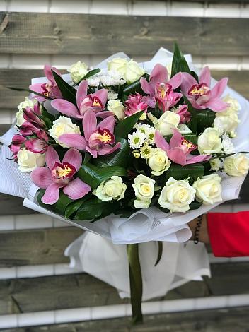 Букет цветов из: Розы и Хризантемы в Шаховской