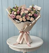 Букет цветов из:  Розы и Лизиантусы в Шаховской