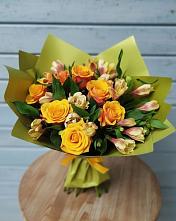 Букет цветов из:  Альстромерии и Розы в Шаховской