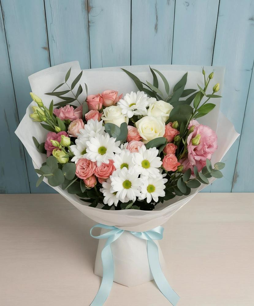 Букет цветов из: Розы, Лизиантусы и Хризантемы в Шаховской