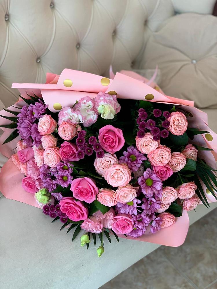 Букет цветов из: Хризантемы, Розы и Лизиантусы в Шаховской