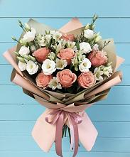 Букет цветов из:  Розы, Альстромерии и Лизиантусы в Шаховской