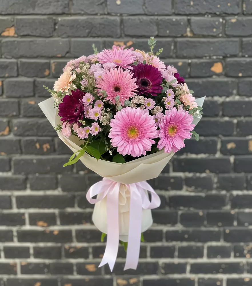 Букет цветов из: Герберы и Хризантемы в Шаховской