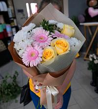 Букет цветов из:  Герберы, Розы и Хризантемы в Шаховской