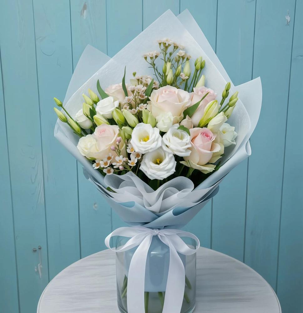 Букет цветов из: Розы и Лизиантусы в Шаховской