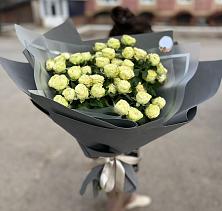 Букет Белые кустовые розы Солинеро в Шаховской