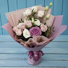 Букет цветов из:  Розы и Лизиантусы в Шаховской