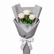 Букет 3 белые розы в Шаховской