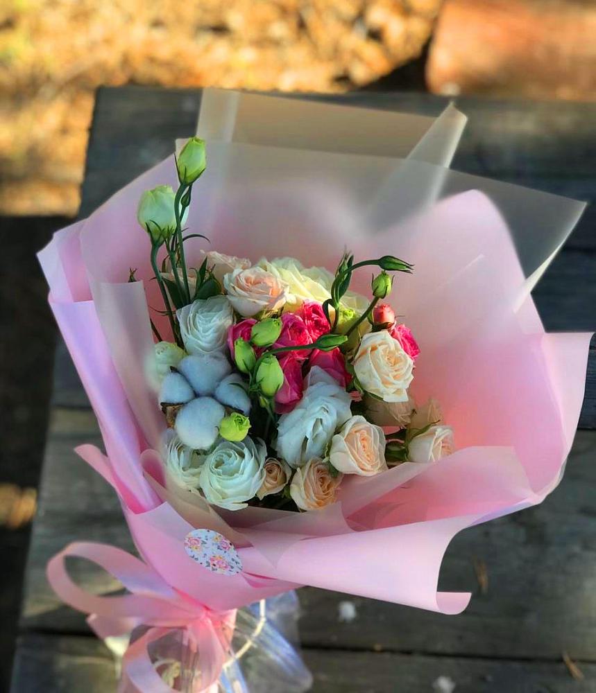 Букет цветов из: Розы и Лизиантусы в Шаховской