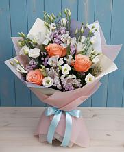 Букет цветов из:  Лизиантусы, Розы, Альстромерии и Гипсофила в Шаховской