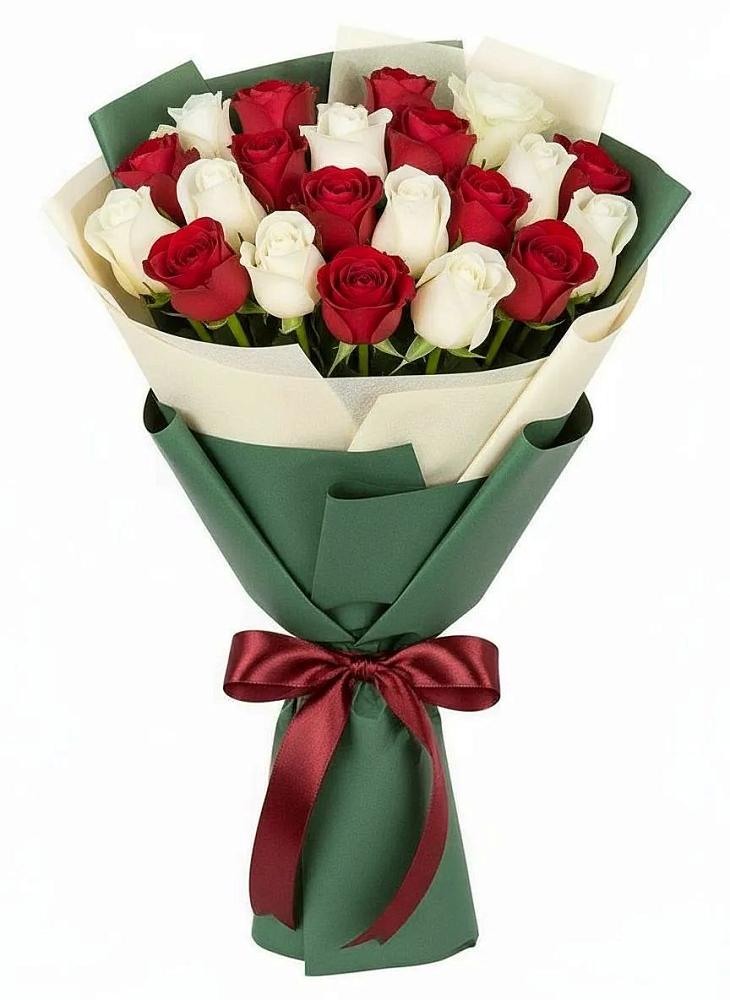 Букет Микс из красных и белых роз в Шаховской