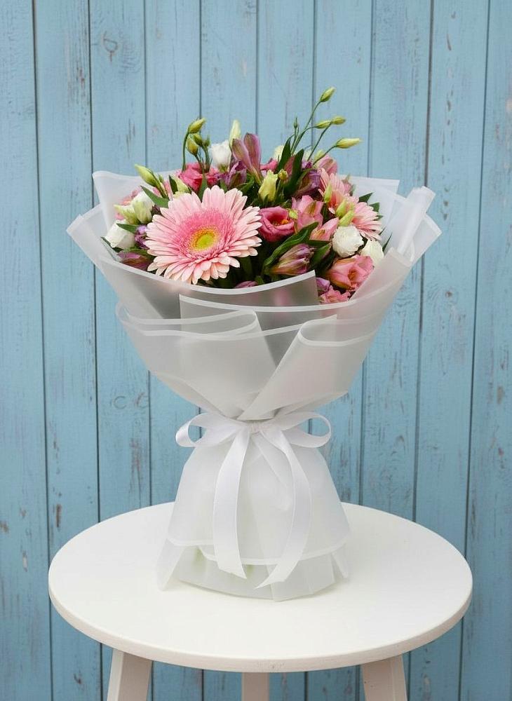 Букет цветов из: Герберы, Альстромерии и Лизиантусы в Шаховской