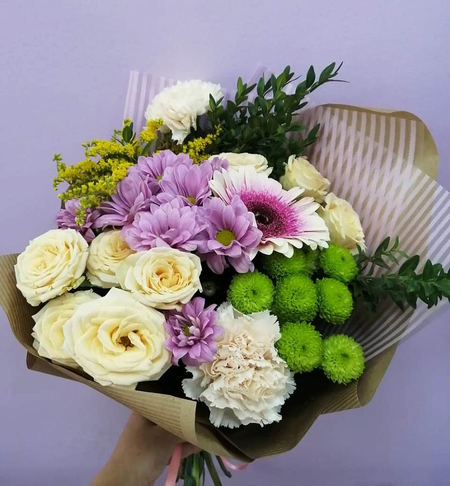 Букет цветов из: Хризантемы, Розы, Гвоздики и Герберы в Шаховской