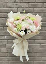 Букет цветов из:  Гвоздики, Розы, Лизиантусы и Хризантемы #REPLACE_PRED# Шаховской