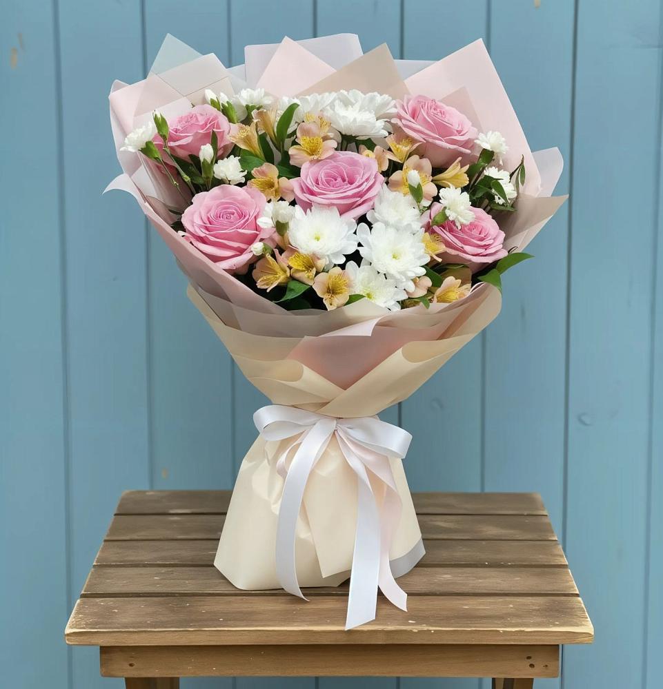 Букет цветов из: Гвоздики, Орхидеи и Розы в Шаховской