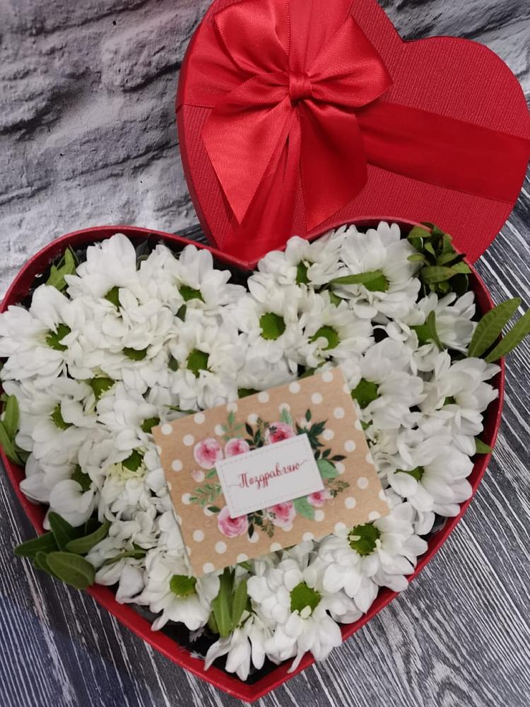 Цветочная композиция из Хризантемы в виде сердца в Шаховской