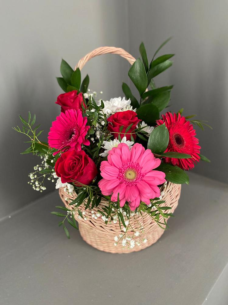 Цветочная композиция из Розы, Хризантемы и Герберы в корзине в Шаховской