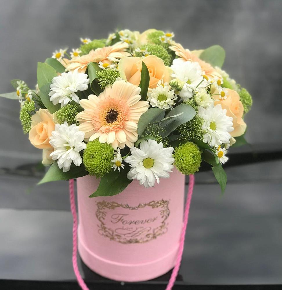 Цветочная композиция из Розы, Герберы и Хризантемы в шляпной коробке в Шаховской