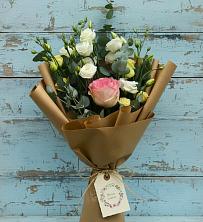 Букет цветов из:  Розы и Лизиантусы в Шаховской