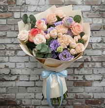 Букет цветов из:  Розы, Лизиантусы и Гвоздики в Шаховской