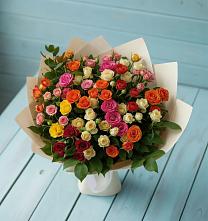 Букет Микс из разноцветных кустовых роз в Шаховской