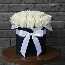 Цветочная композиция из Розы в шляпной коробке в Шаховской