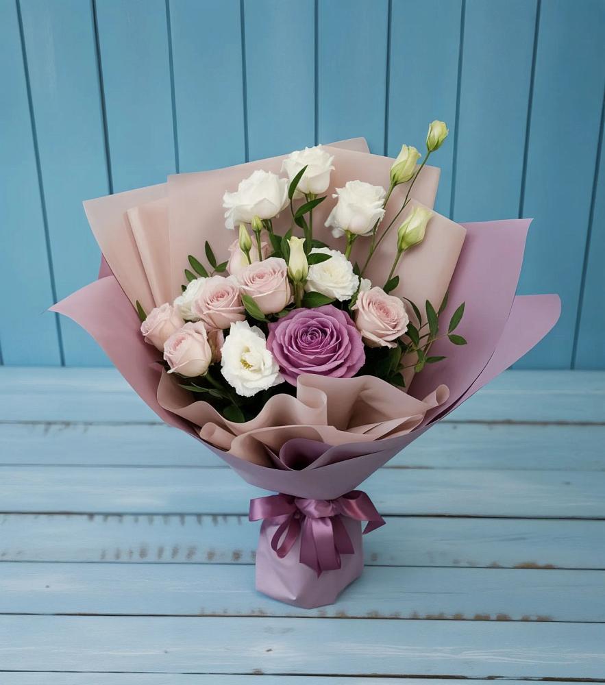 Букет цветов из: Розы и Лизиантусы в Шаховской