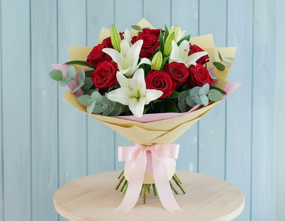 Букет цветов из: Лилии и Розы в Шаховской