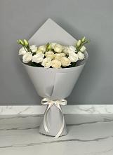 Букет цветов из:  Розы и Лизиантусы в Шаховской